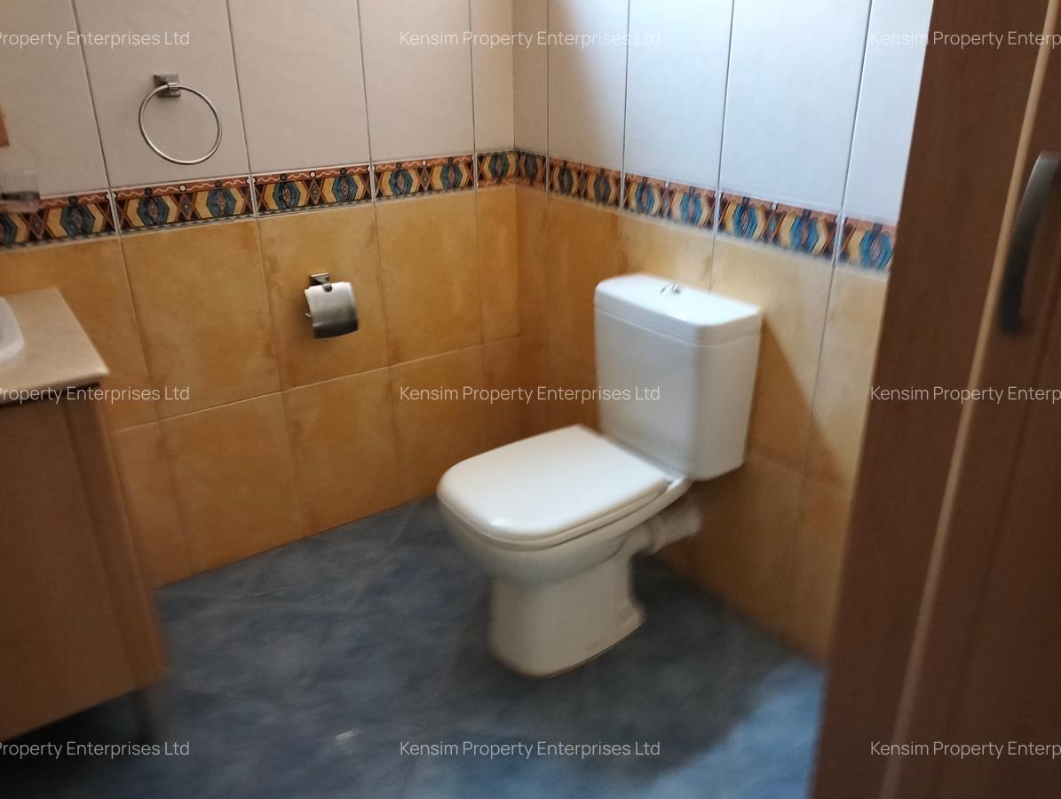 5 Bed Townhouse with En Suite in Brookside - 14