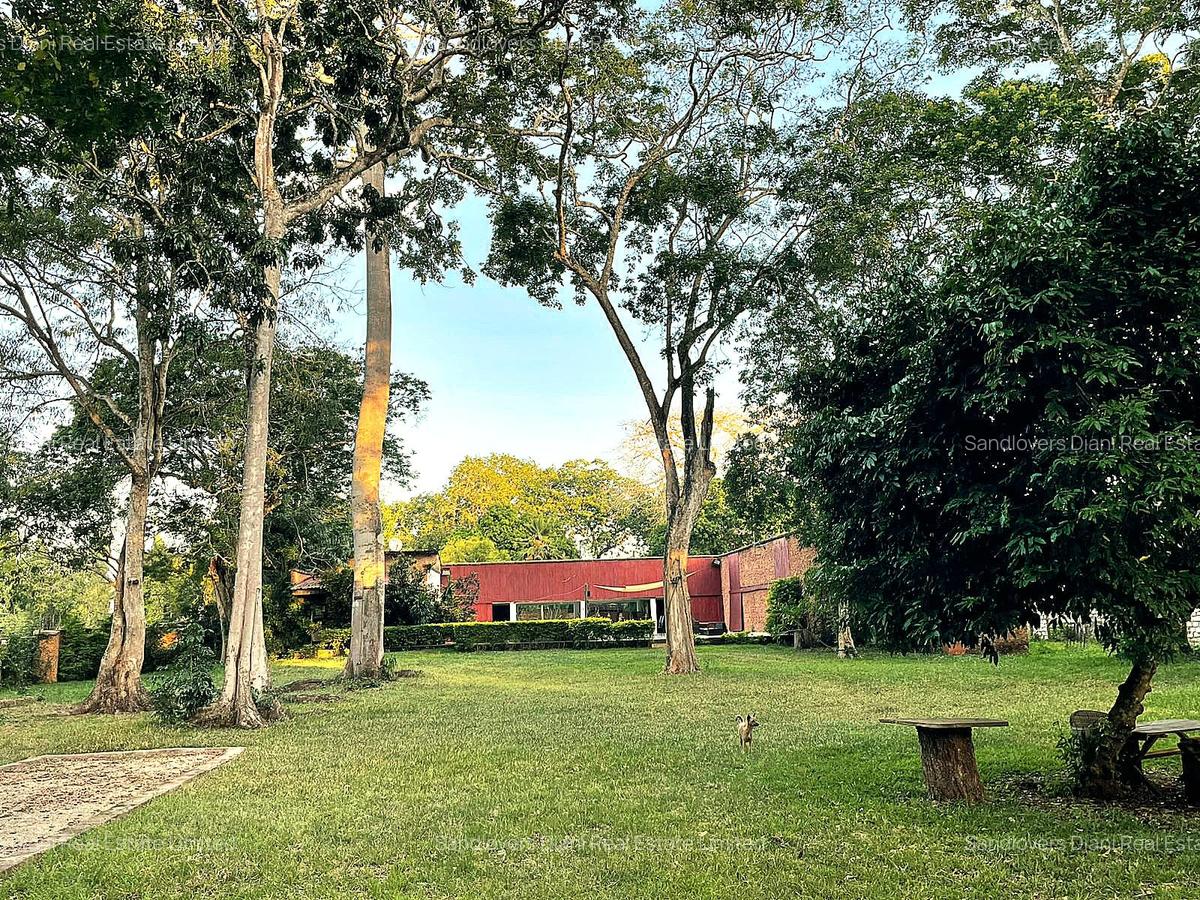 5 Bed Villa with En Suite in Diani - 5