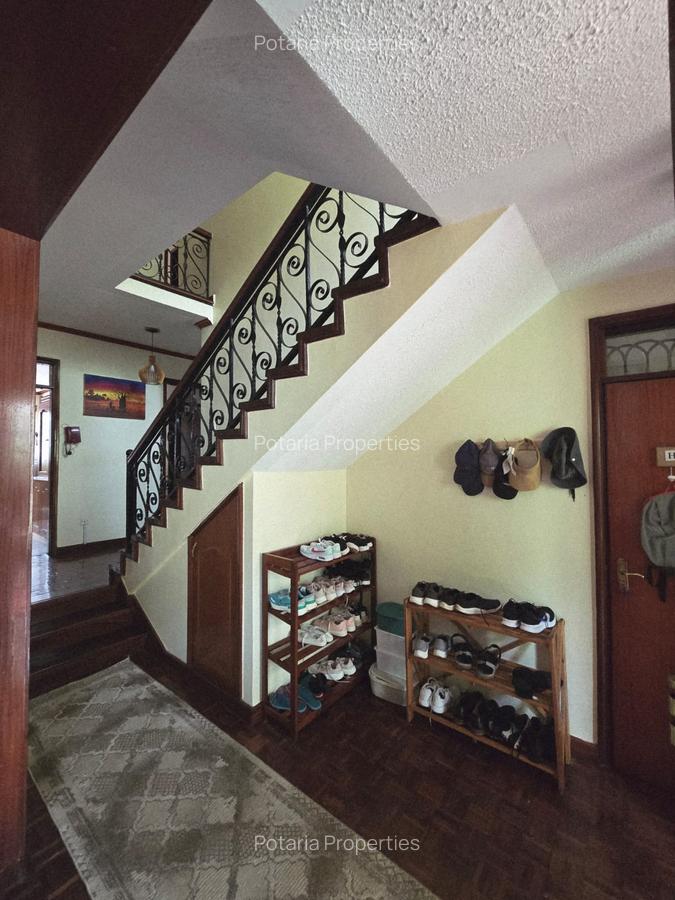 4 Bed Townhouse with En Suite in Brookside - 7