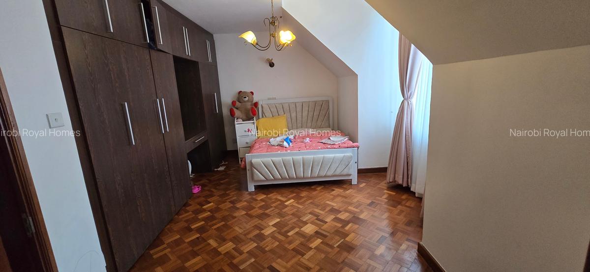 5 Bed Townhouse with En Suite at Lavington Green - 20