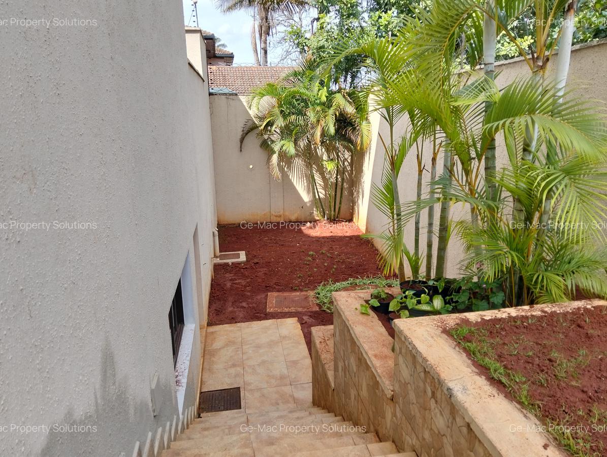 5 Bed House in Lavington - 15