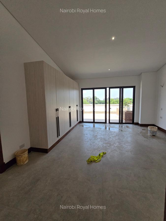 5 Bed Townhouse with En Suite at Kinanda Road - 13