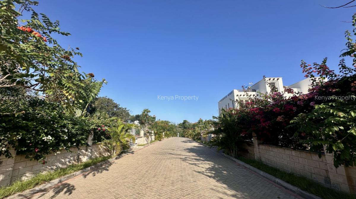 2 Bed Apartment with En Suite at Diani Beach Road - 14