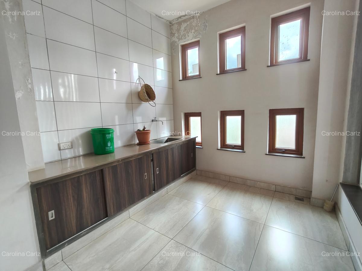 3 Bed Apartment with En Suite in Westlands Area - 19