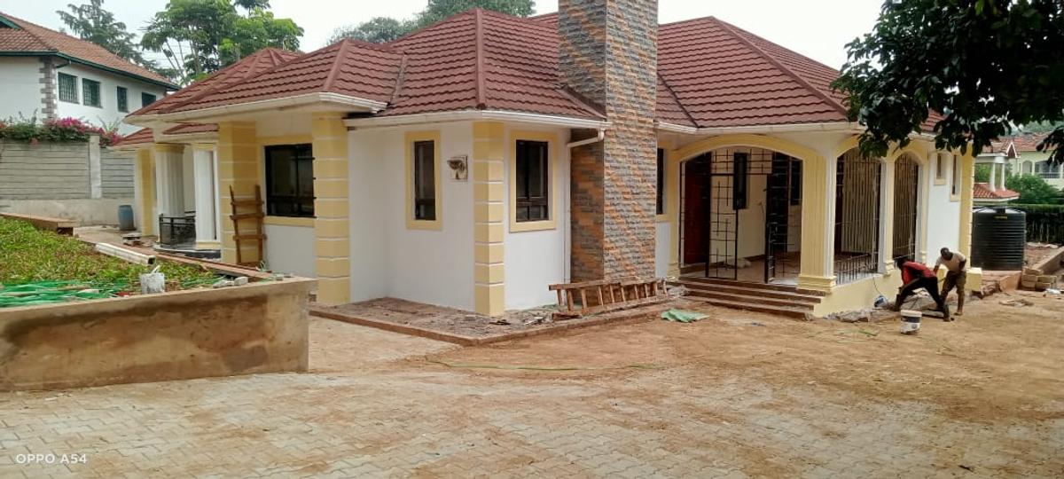 4 Bed House with En Suite at Mimosa - 1