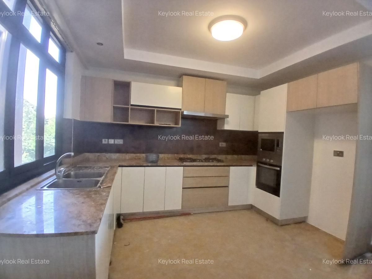 3 Bed Apartment with En Suite at Riverside - 2