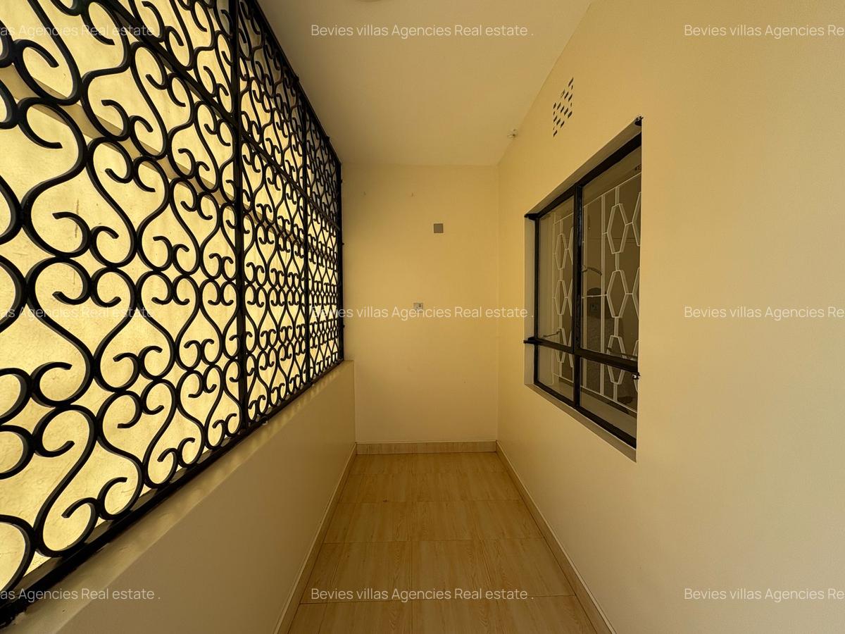 5 Bed Townhouse with En Suite at Riverside Drive - 4