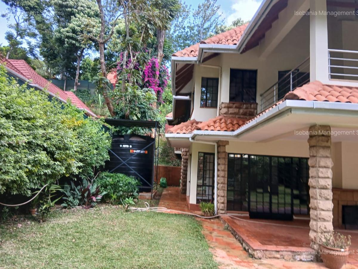 5 Bed House with En Suite at Rosslyn Road - 2