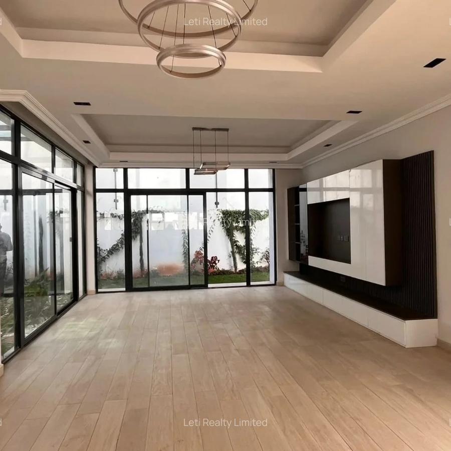 5 Bed Townhouse with En Suite in Lavington - 3