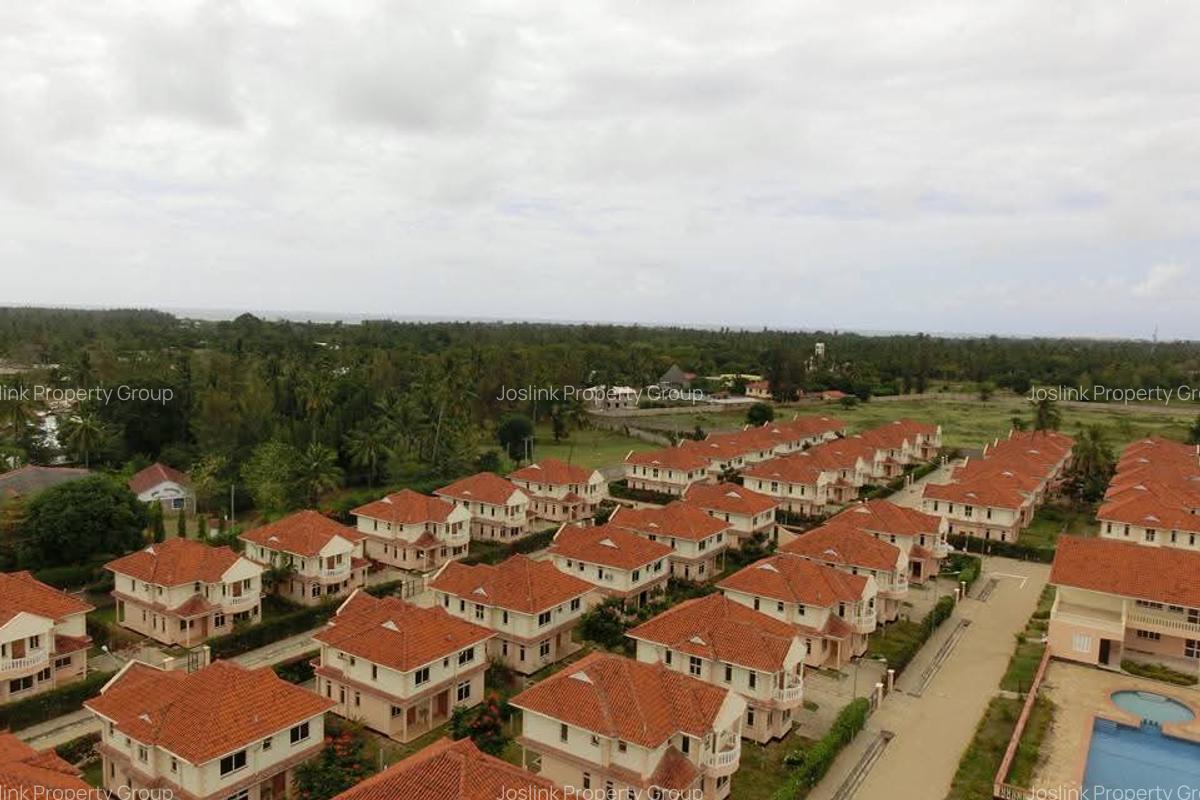 4 Bed Townhouse with En Suite in Nyali Area - 13