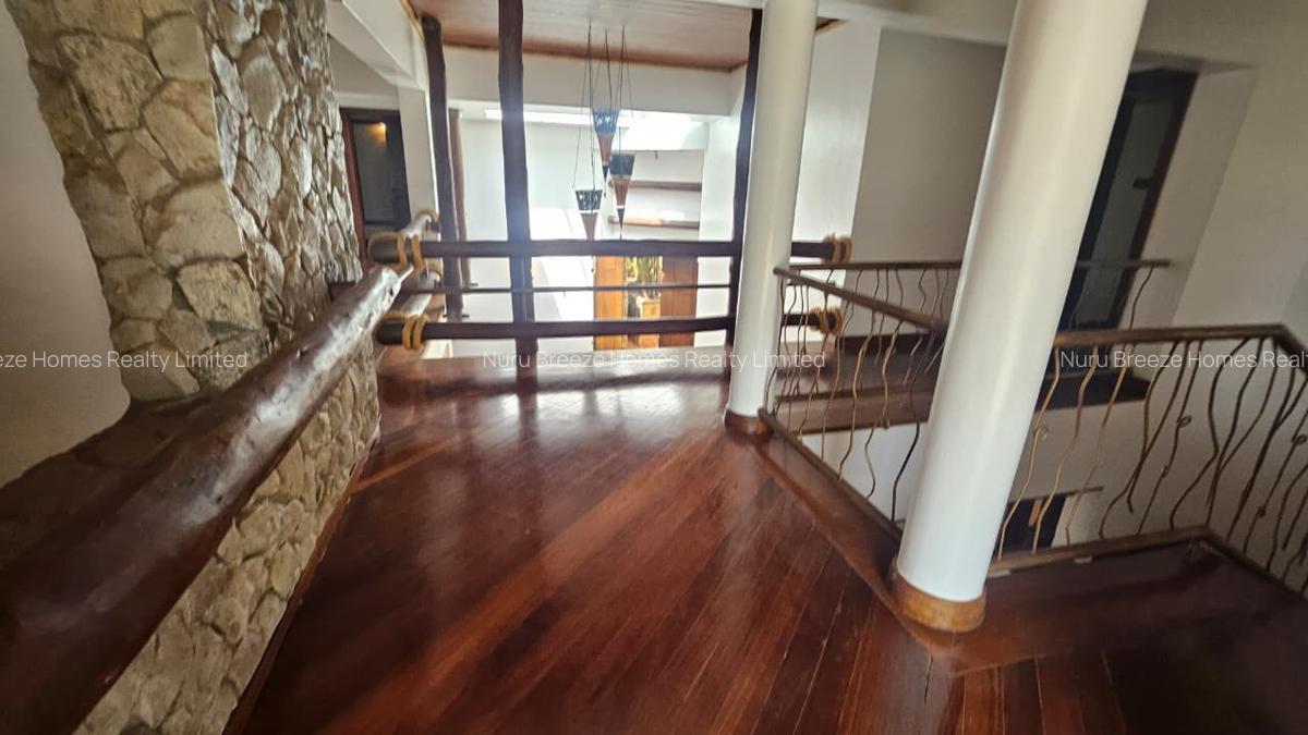 6 Bed House with En Suite in Runda - 14