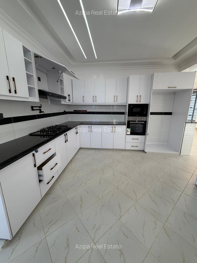 4 Bed Townhouse with Garden at Mugutha - 10