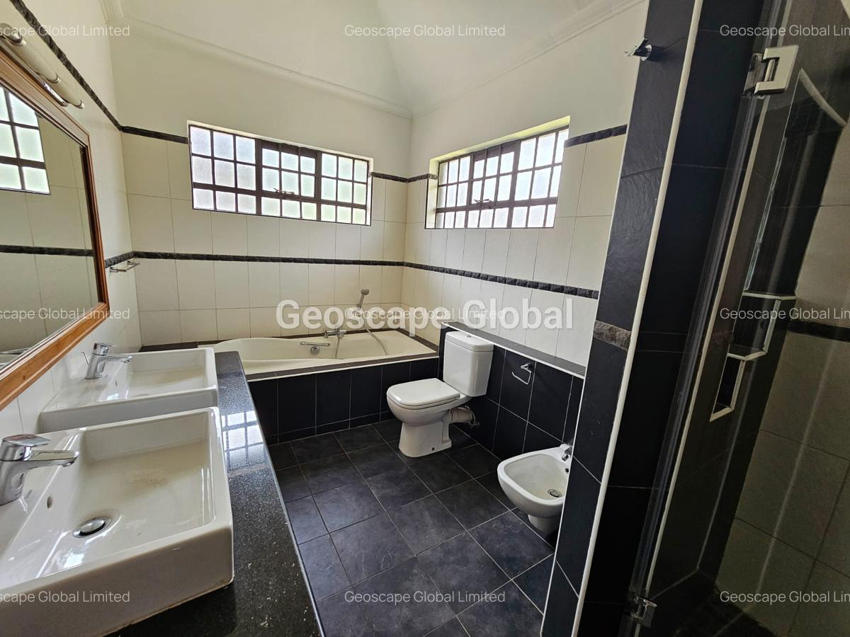 4 Bed Townhouse with En Suite in Spring Valley - 9