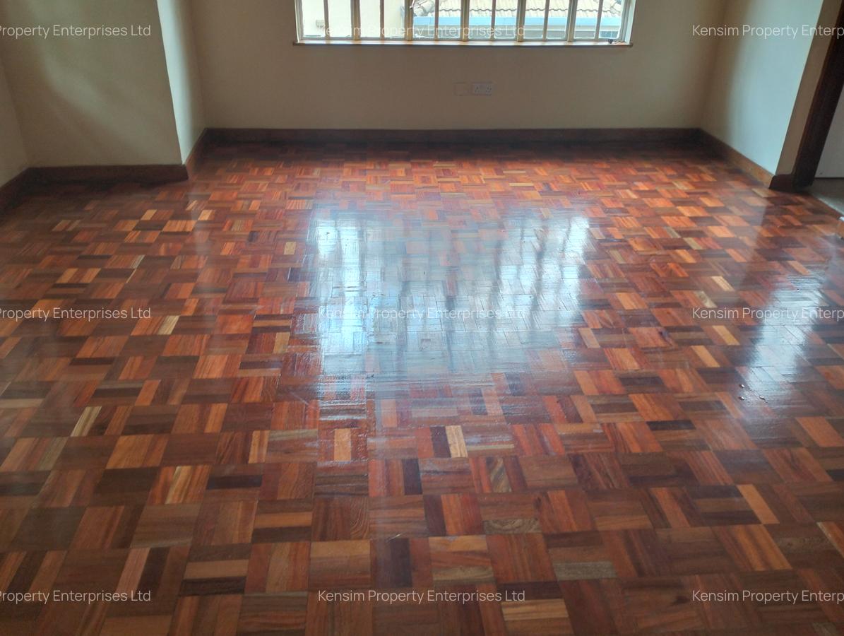 5 Bed Townhouse with En Suite in Lavington - 16