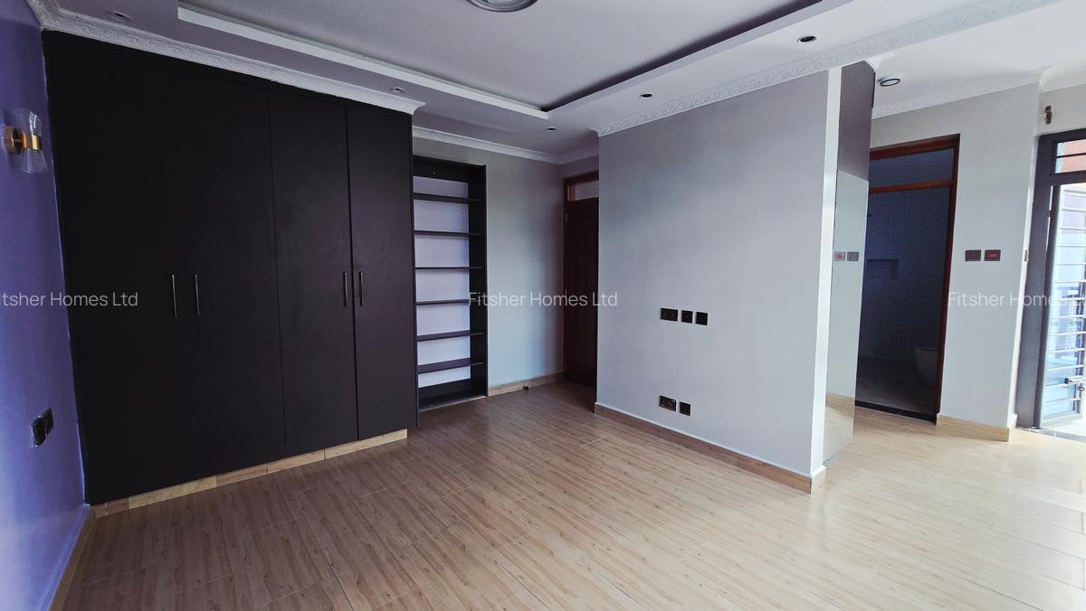 4 Bed House in Membley - 11