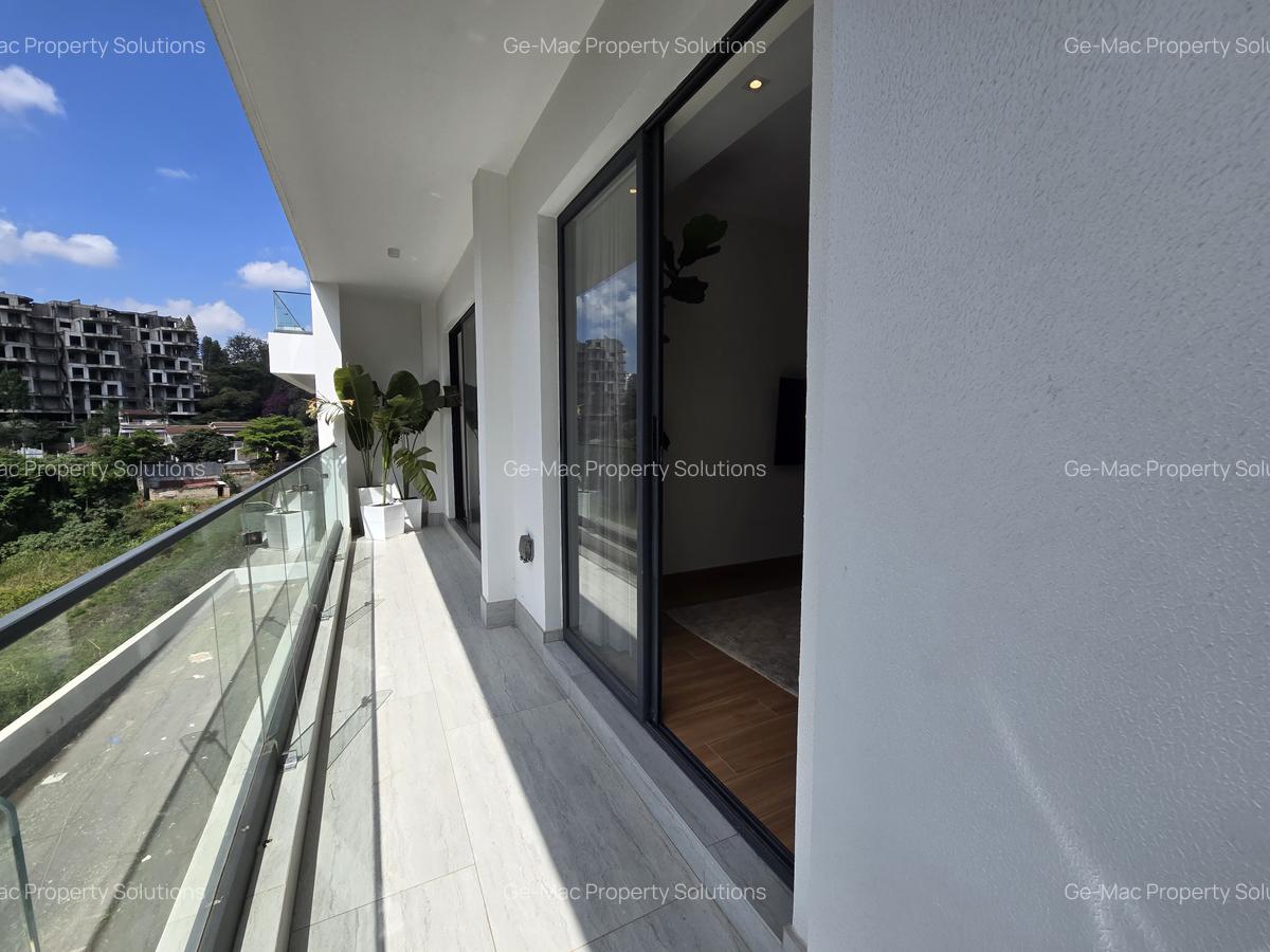 3 Bed Apartment with Swimming Pool in Riverside - 3