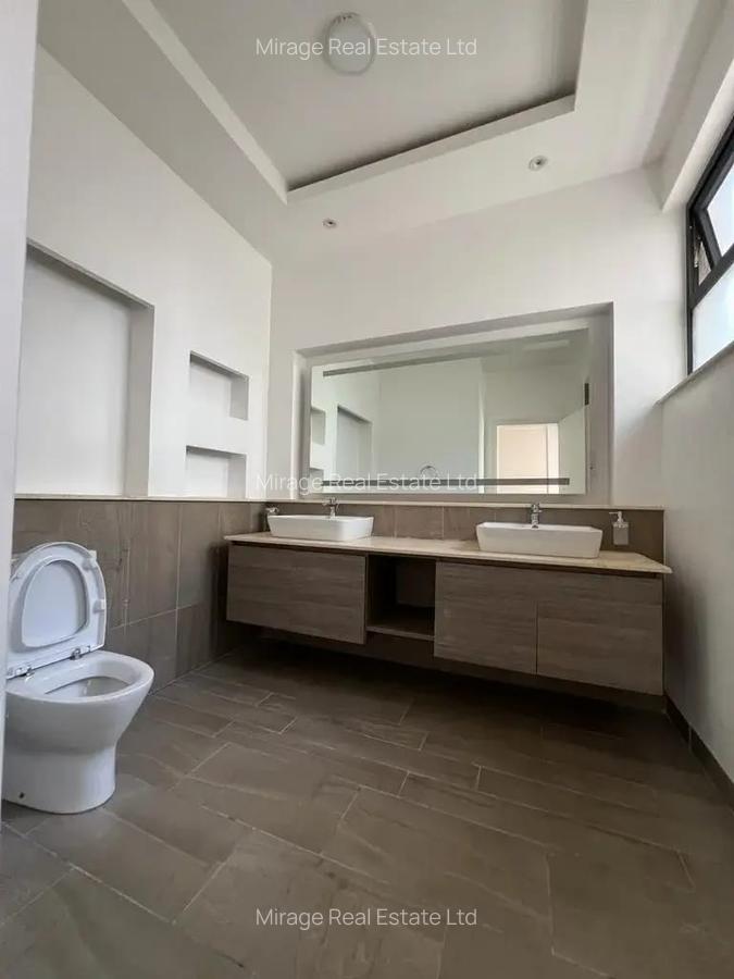 4 Bed Apartment with En Suite in Riverside - 4