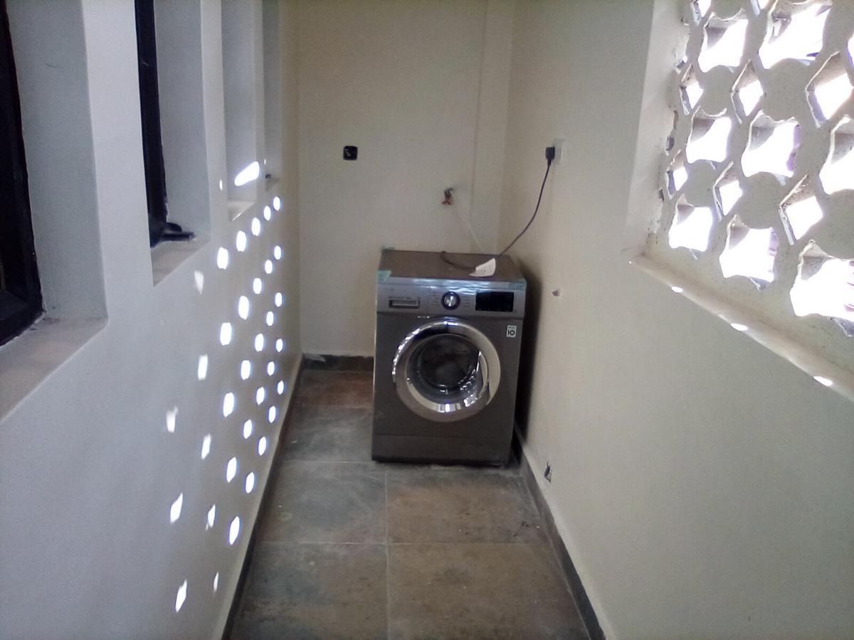 Serviced 1 Bed Apartment with En Suite at Lavington - 11