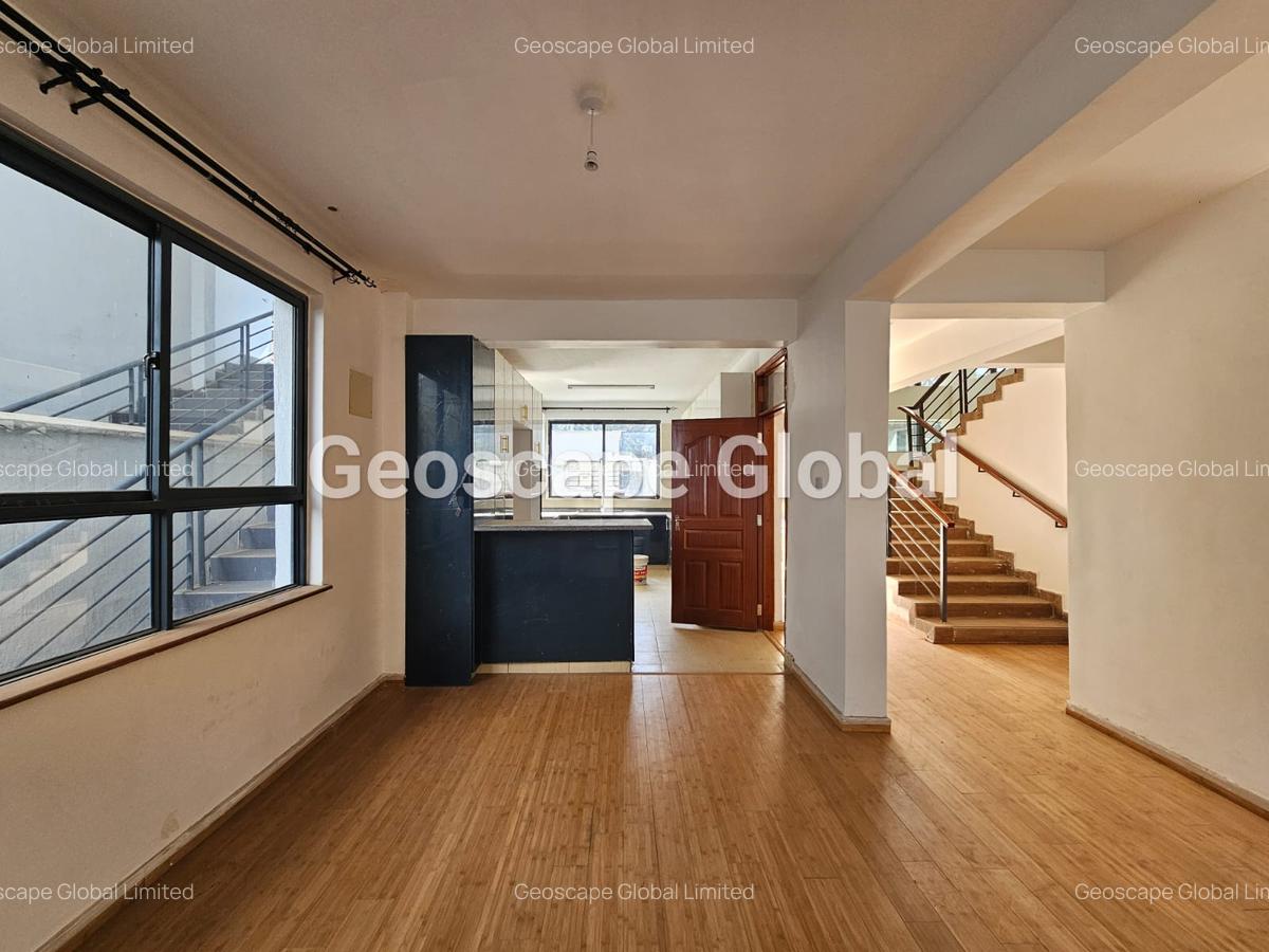 5 Bed Townhouse with En Suite in Lavington - 2