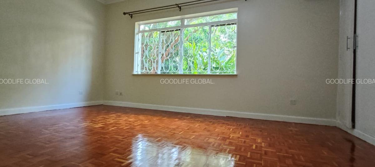 4 Bed House with En Suite at Rosslyn - 15