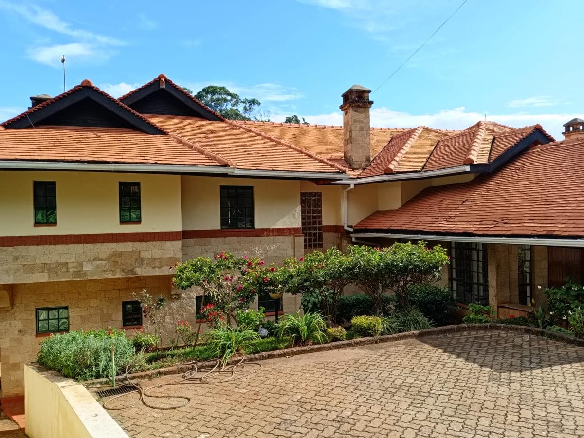 5 Bed House with En Suite at Nyari - 2