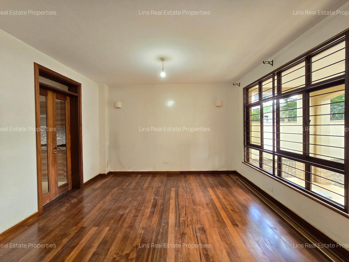 5 Bed Townhouse with En Suite in Lavington - 7