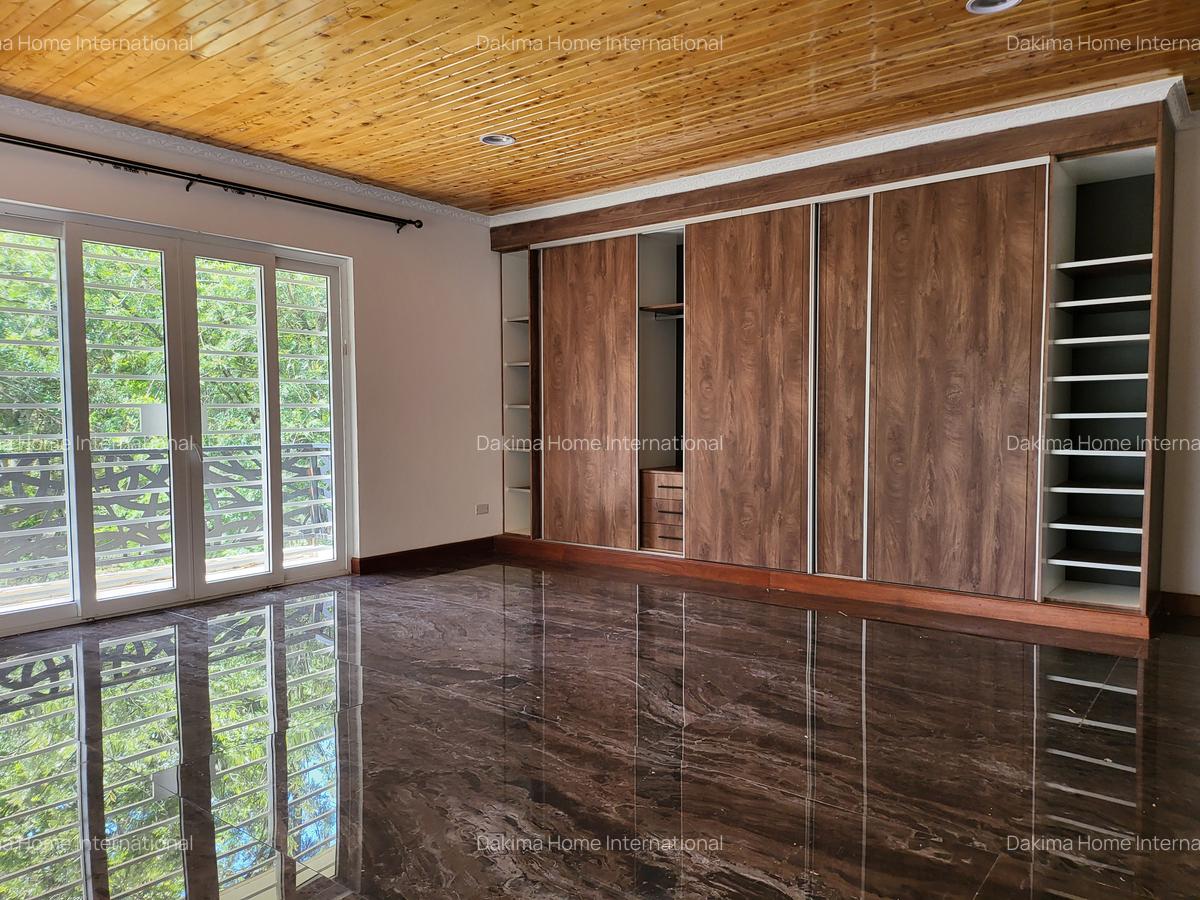 5 Bed Townhouse with En Suite in Rosslyn - 16