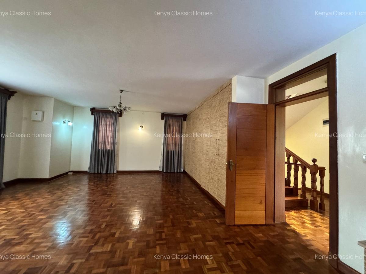 5 Bed Villa with En Suite at Lavington - 12