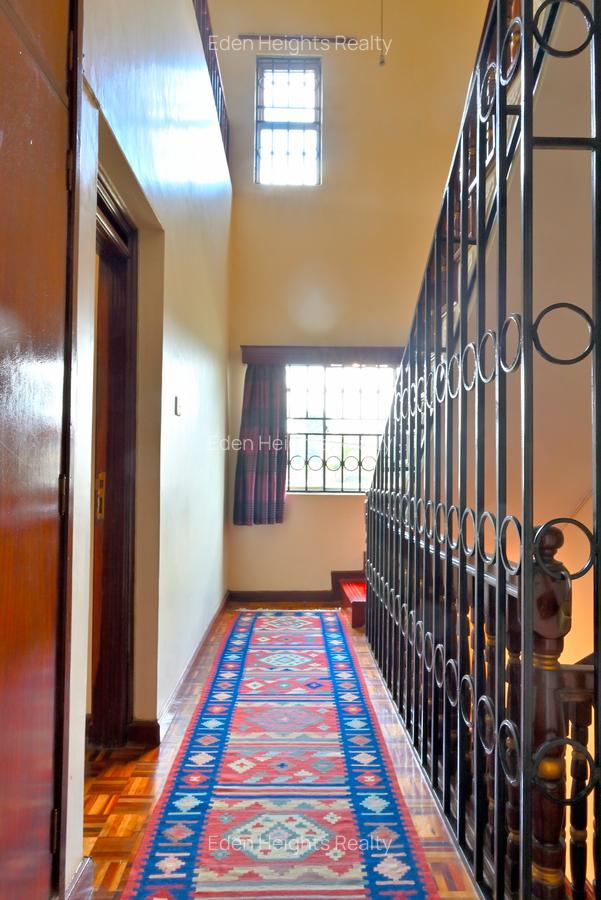 5 Bed Townhouse with En Suite in Lavington - 16