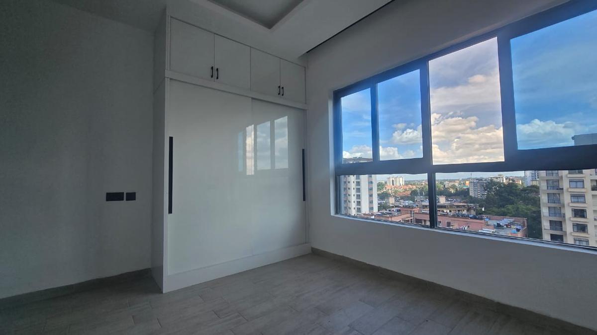 2 Bed Apartment with En Suite in Lavington - 17
