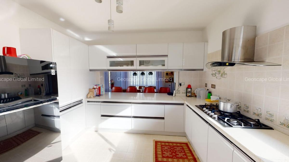 7 Bed House with En Suite in Ridgeways - 8