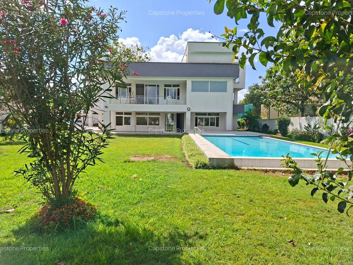 5 Bed House with En Suite in Runda - 1