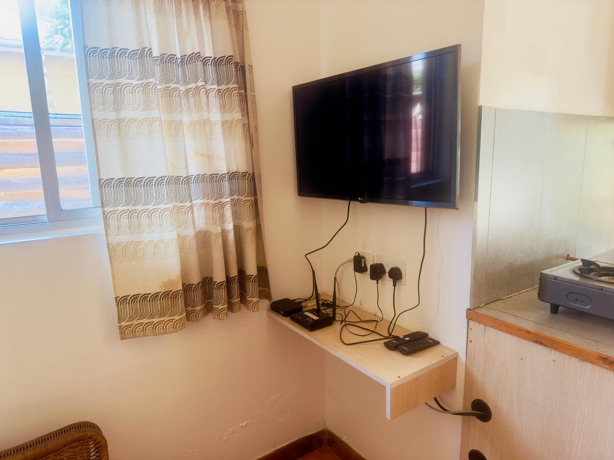 1 Bed House with Garden at Westlands Avenue/Sports Road - 4