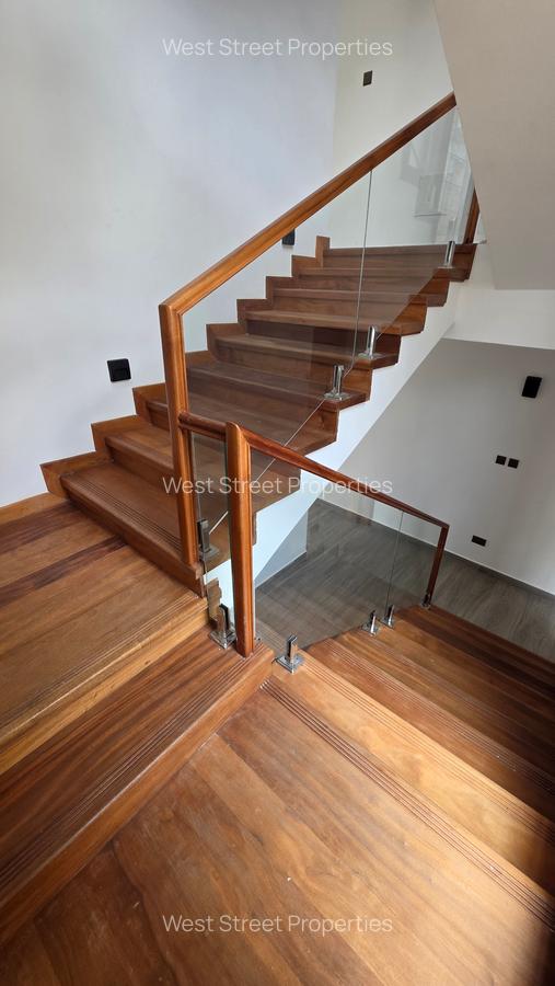 5 Bed Villa with En Suite at Lavington - 8