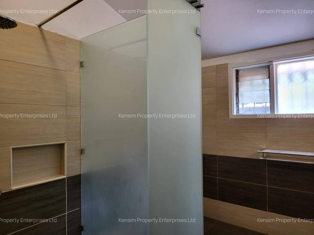 4 Bed Townhouse with En Suite in Hill View - 12