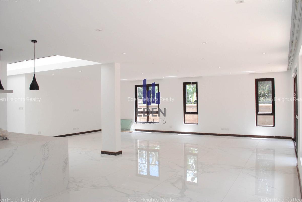 5 Bed Townhouse with En Suite in Spring Valley - 4