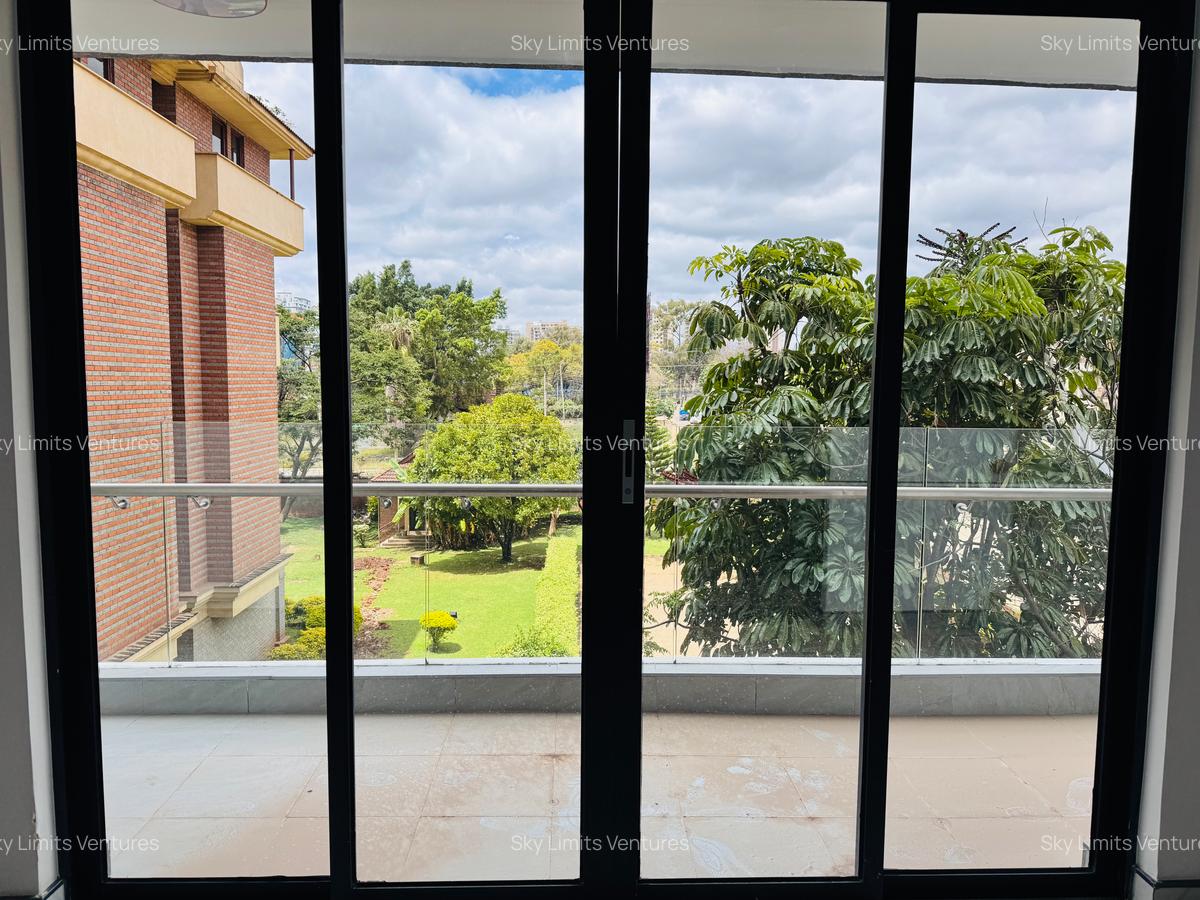2 Bed Apartment with En Suite in Kilimani - 4