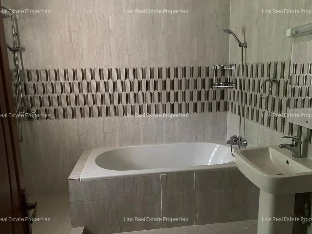 4 Bed Townhouse with En Suite in Lavington - 18