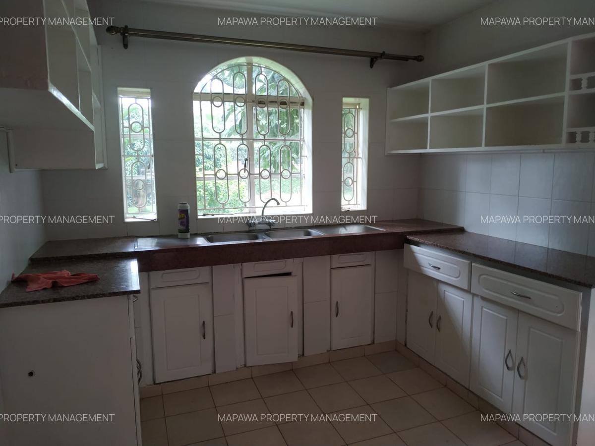 5 Bed Townhouse with En Suite in Kitisuru - 14