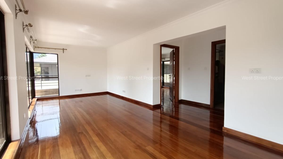 4 Bed Villa with En Suite at Lavington - 11