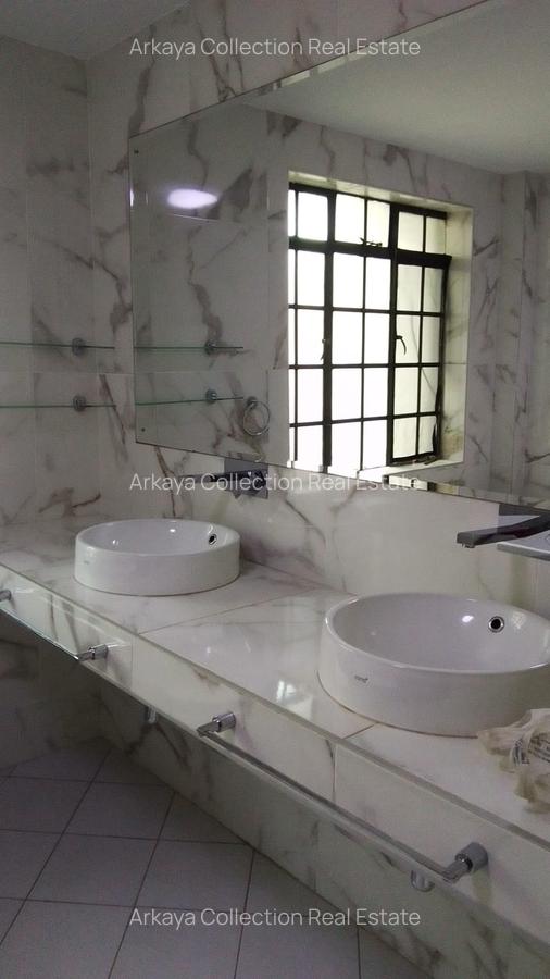 4 Bed House with En Suite in Lavington - 6