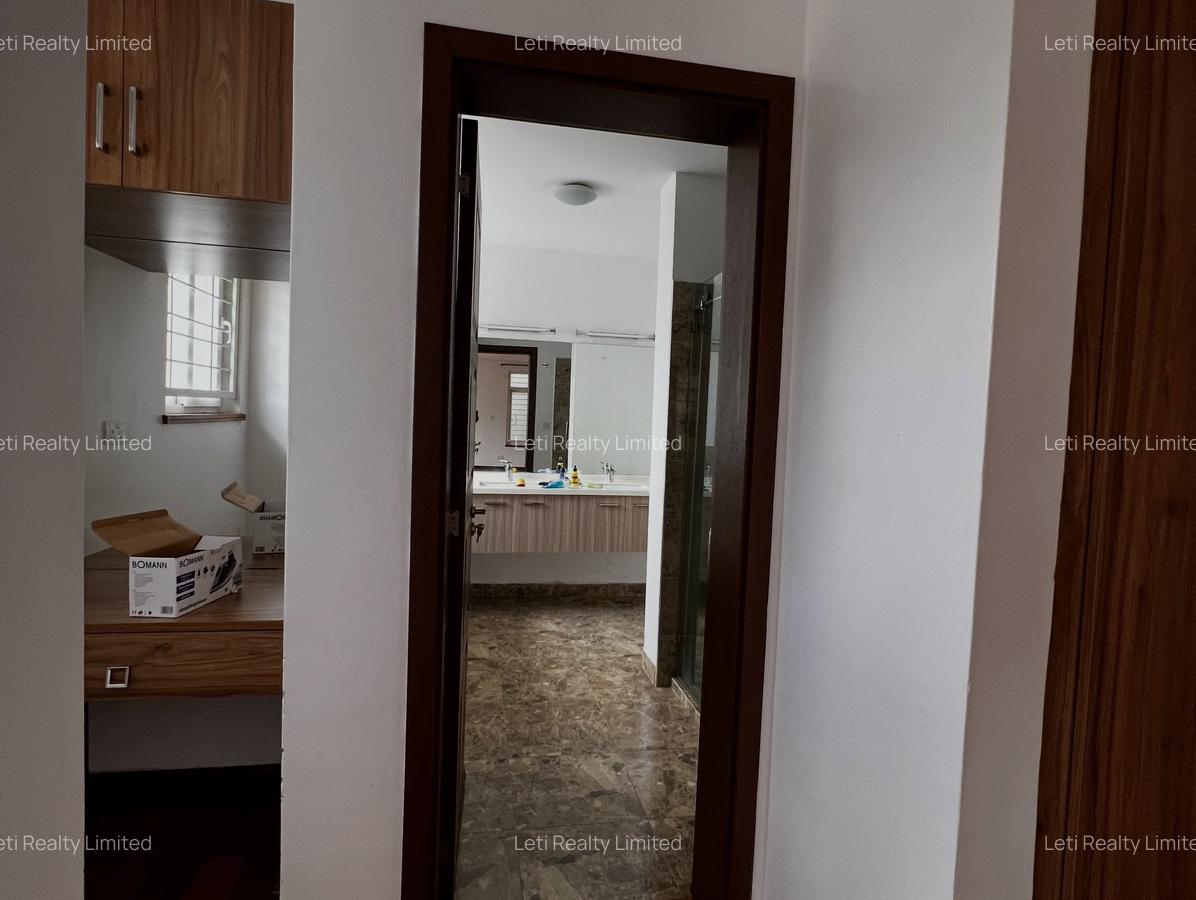 5 Bed Townhouse with En Suite in Lavington - 10