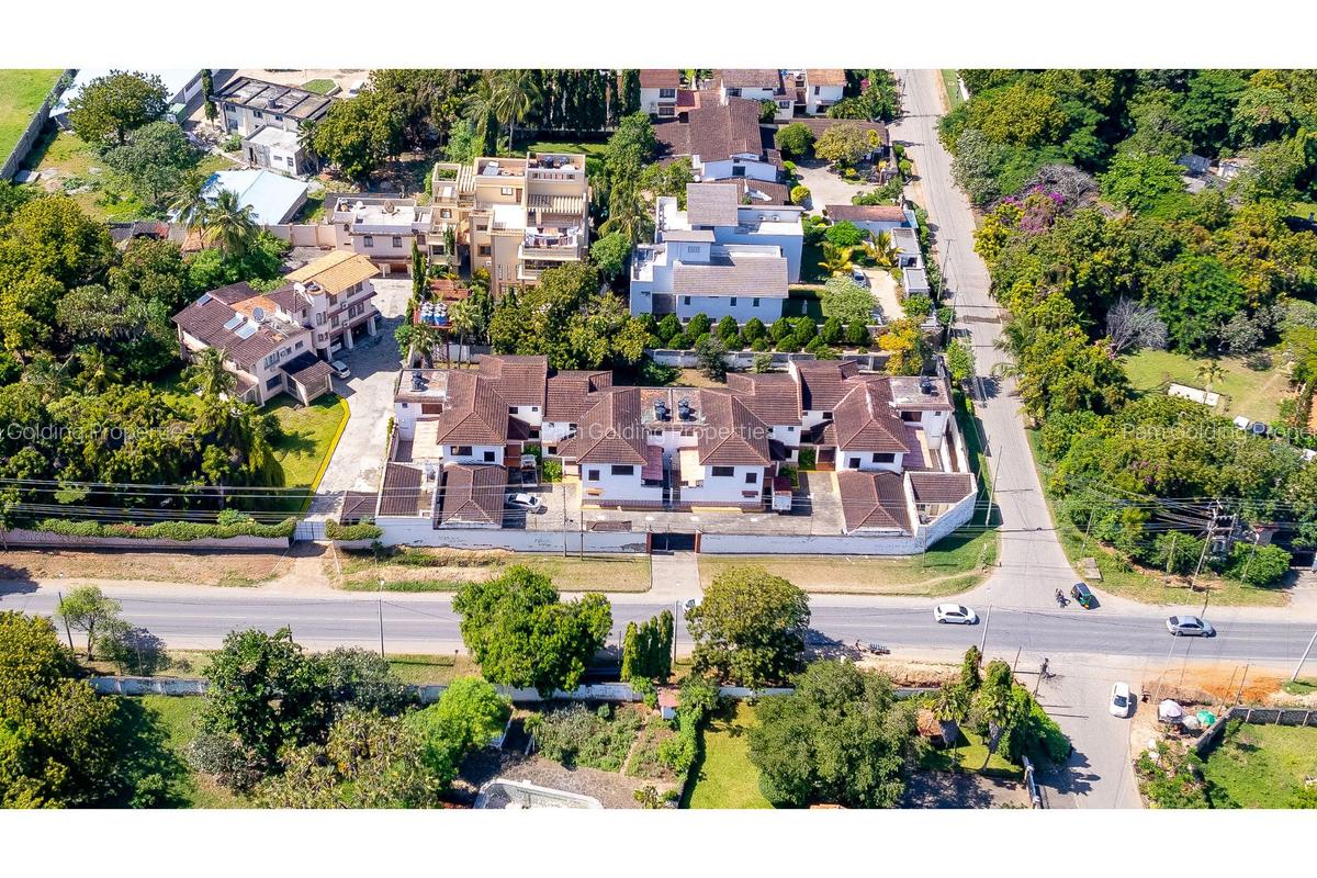 4 Bed Townhouse with Staff Quarters in Nyali Area - 1