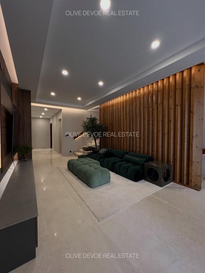 5 Bed Villa with En Suite in Westlands Area - 7