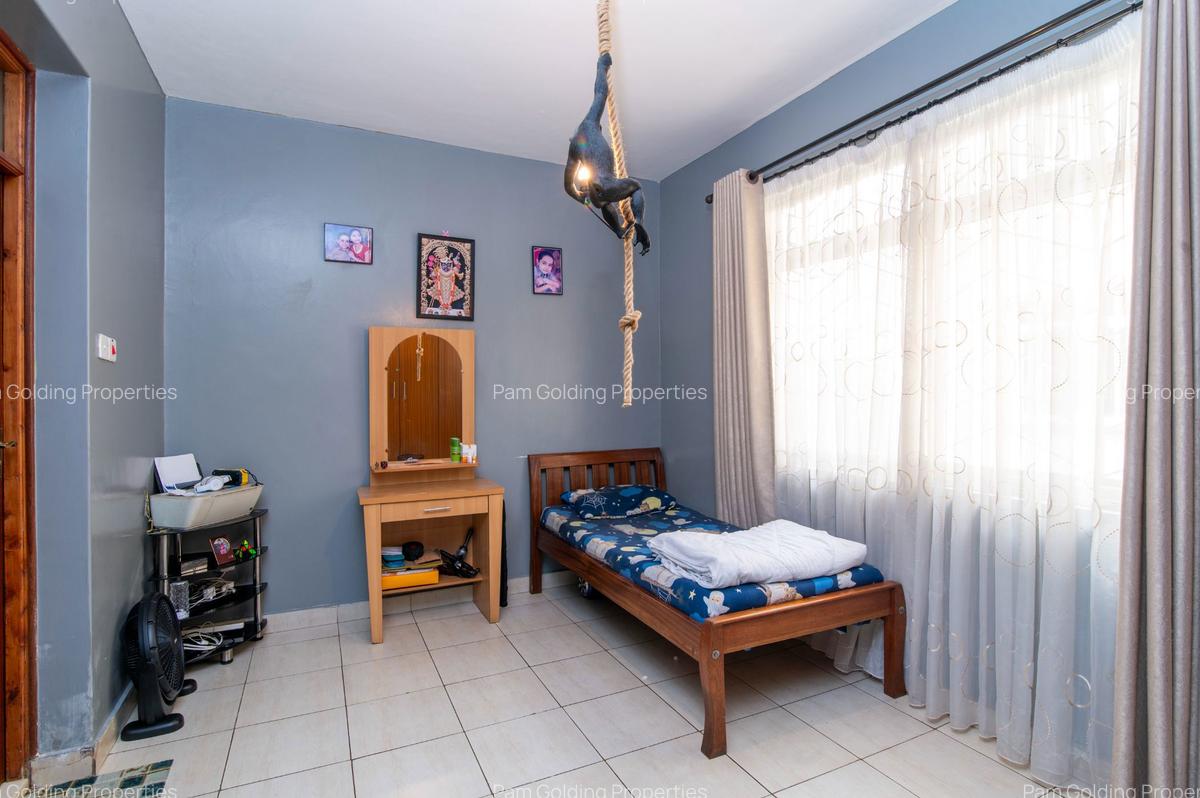 3 Bed Apartment with En Suite in Parklands - 13
