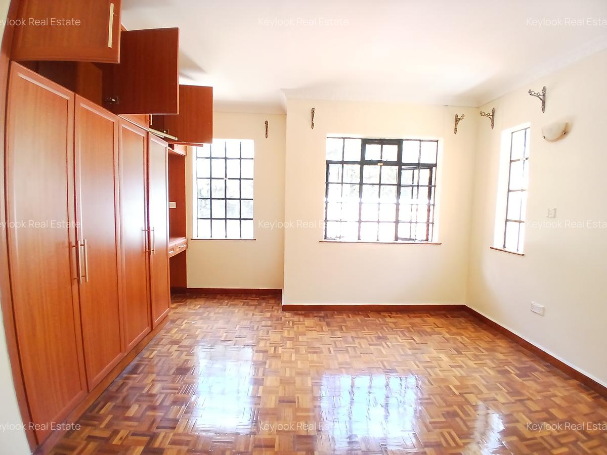 4 Bed Townhouse with En Suite at Lavington - 11