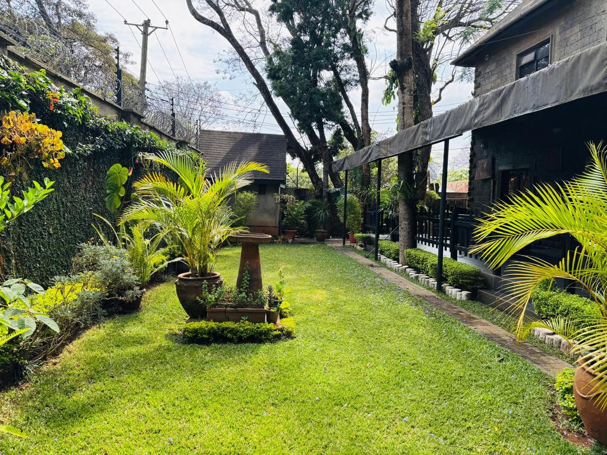 5 Bed Townhouse with En Suite in Lavington - 1