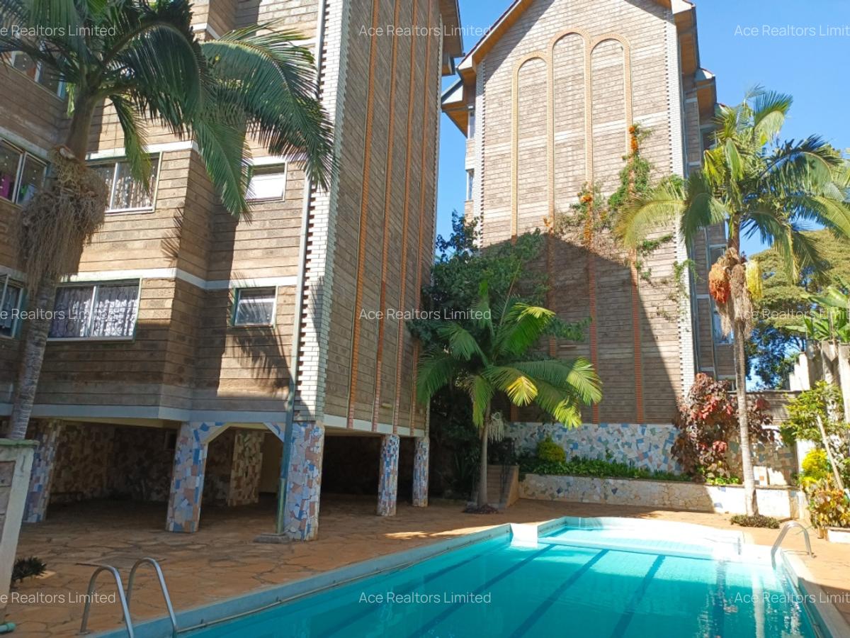 4 Bed Apartment with En Suite at Riverside Drive - 12