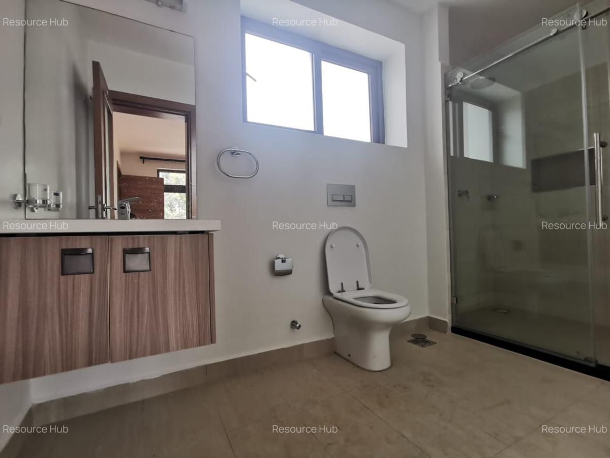 5 Bed Townhouse with En Suite at Lavington Green - 3