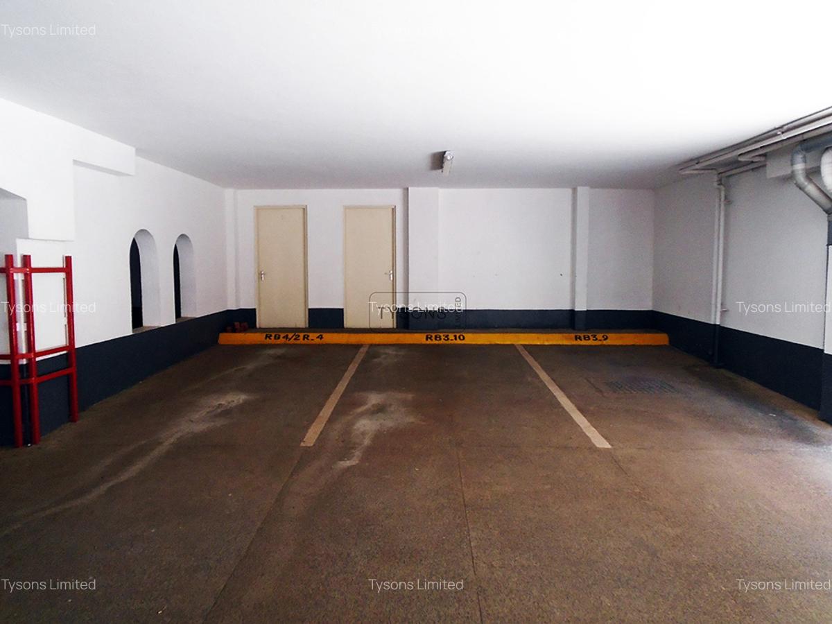 4 Bed Apartment with En Suite in Westlands Area - 18